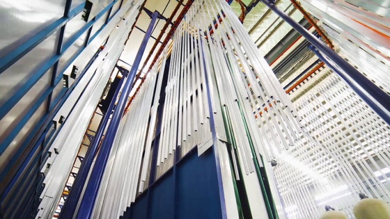 La vertical de aluminio del perfil rocía la línea de capa automática de rociadura de polvo