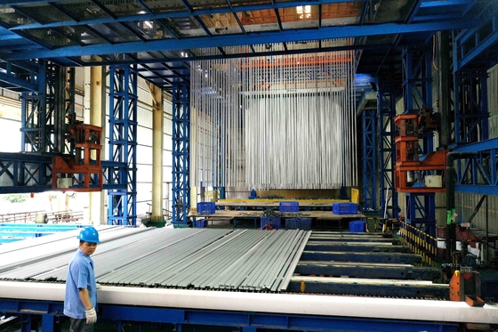 Empresa Vietnam Línea de producción de anodización de 5000 toneladas de gran capacidad de tensión personalizada
